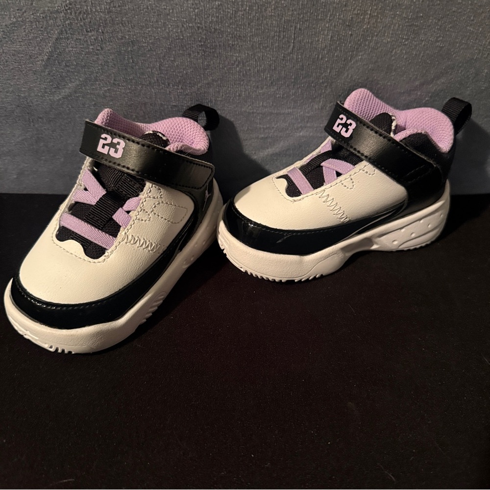 Kids Jordan 23 sneakers